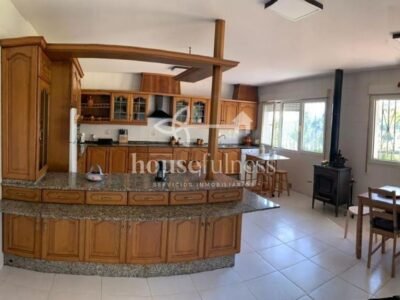 Increíble chalet con amplia finca en Vilasanche
