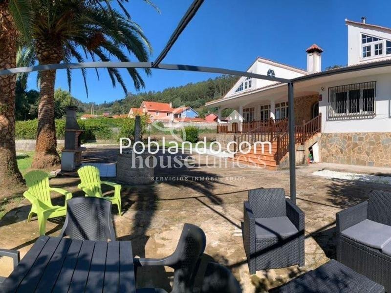 Increíble chalet con amplia finca en Vilasanche