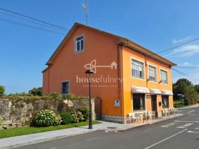 Vivienda con negocio en Moeche