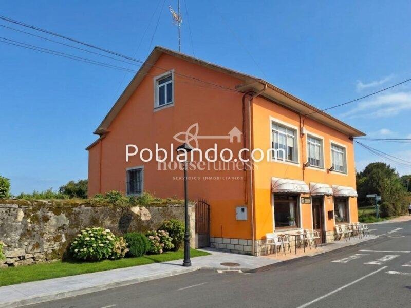 Vivienda con negocio en Moeche