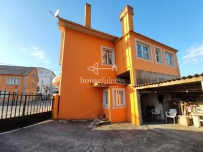 Vivienda con negocio en Moeche