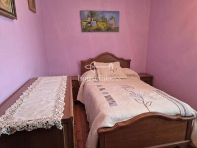 Vivienda con negocio en Moeche