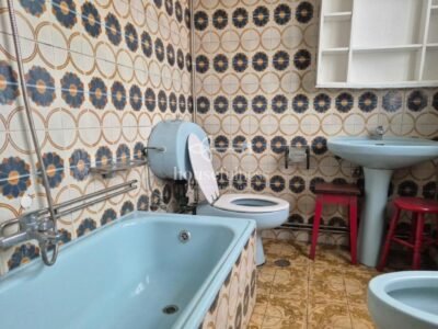 Vivienda con negocio en Moeche
