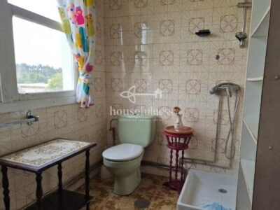 Vivienda con negocio en Moeche