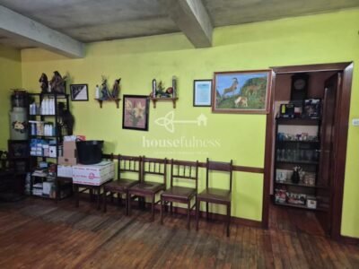 Vivienda con negocio en Moeche