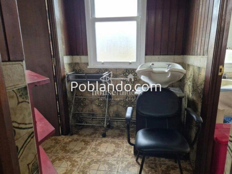 Vivienda con negocio en Moeche