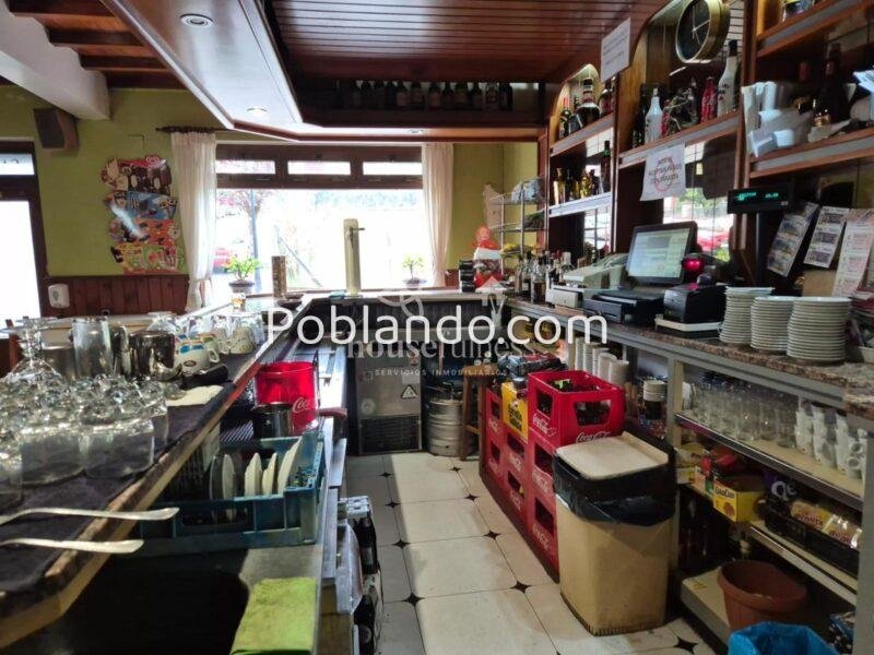 Vivienda con negocio en Moeche