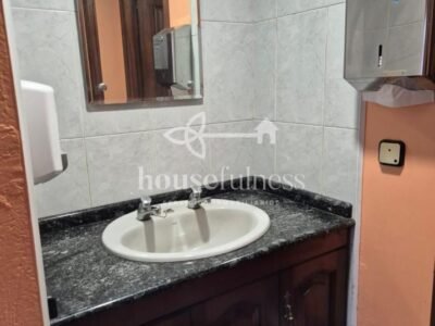 Vivienda con negocio en Moeche