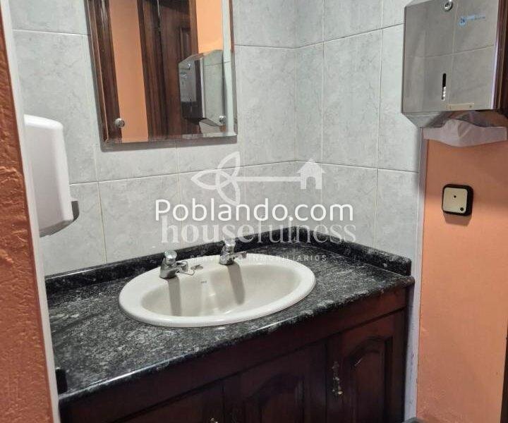 Vivienda con negocio en Moeche