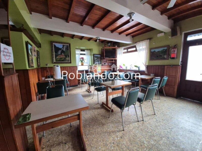 Vivienda con negocio en Moeche