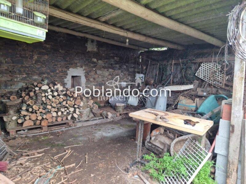 Vivienda con negocio en Moeche