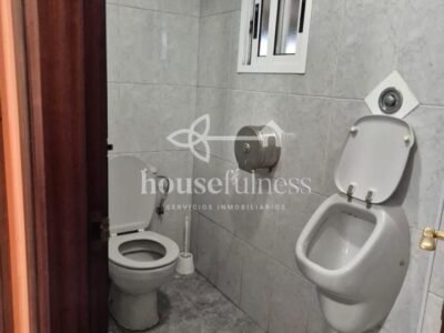 Vivienda con negocio en Moeche