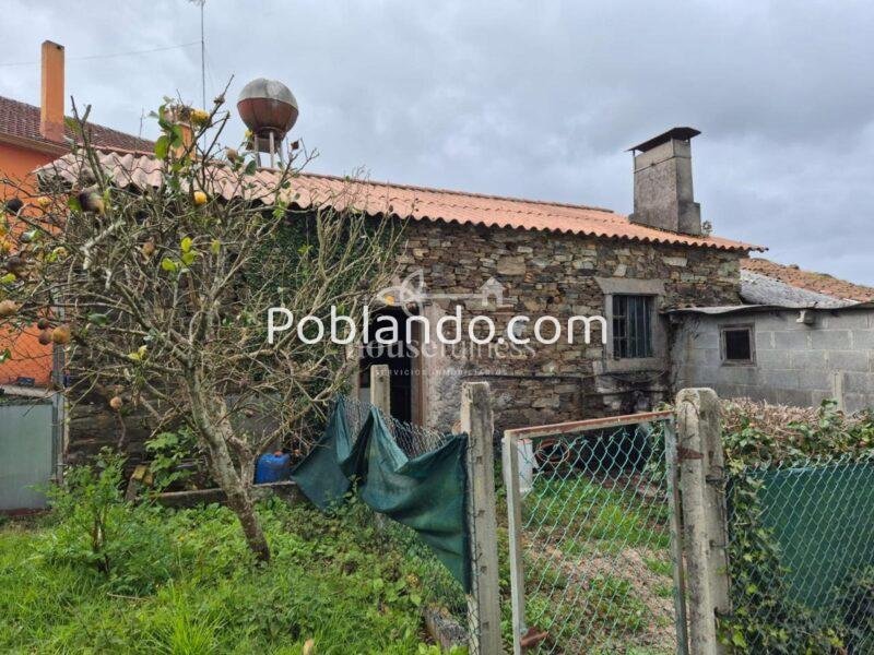 Vivienda con negocio en Moeche