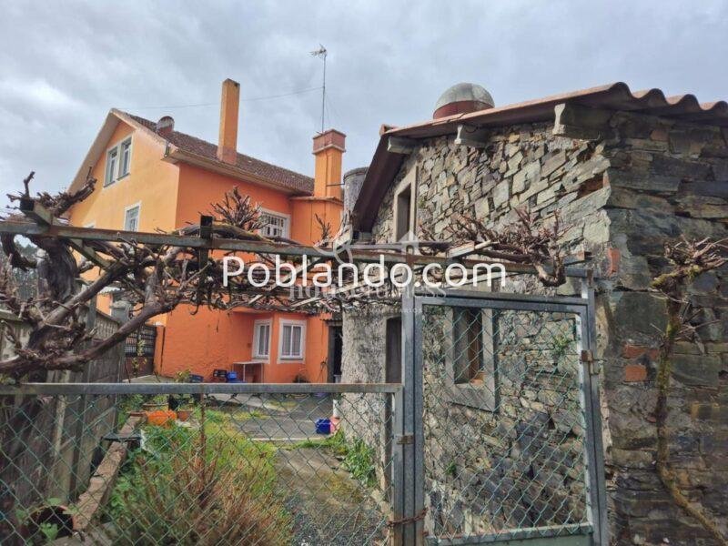 Vivienda con negocio en Moeche