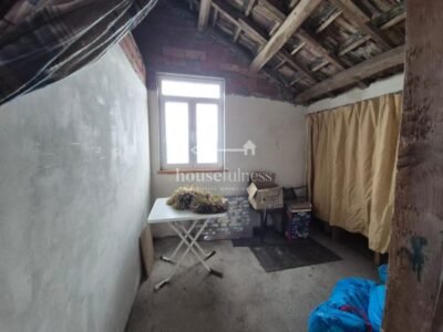 Vivienda con negocio en Moeche