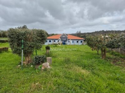 Vivienda con negocio en Moeche