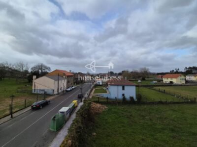 Vivienda con negocio en Moeche