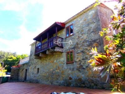 Vivienda unifamiliar con piscina en la playa de Doniños .
