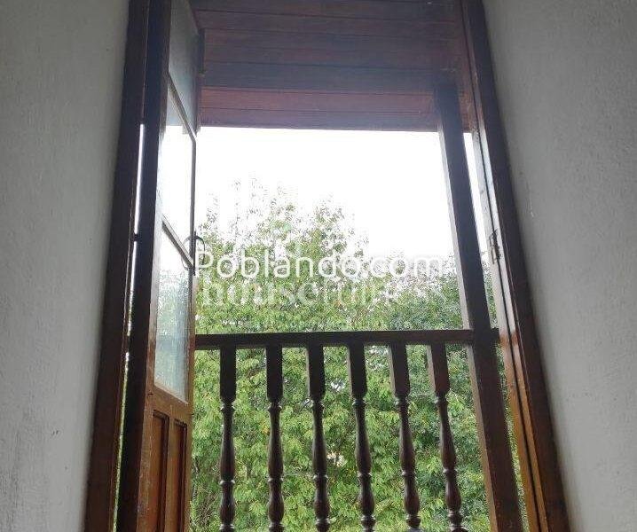 Vivienda unifamiliar con piscina en la playa de Doniños .