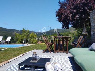 Vivienda unifamiliar con piscina en la playa de Doniños .