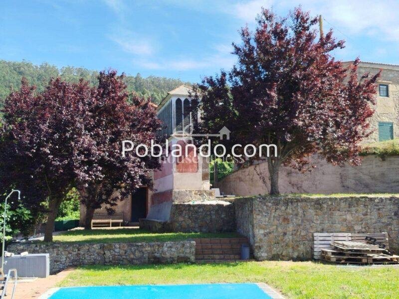 Vivienda unifamiliar con piscina en la playa de Doniños .