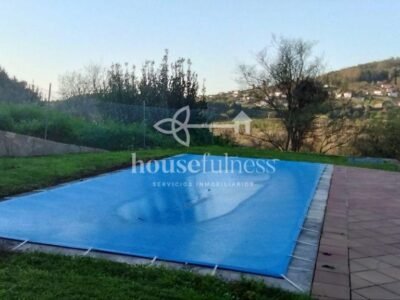 Vivienda unifamiliar con piscina en la playa de Doniños .