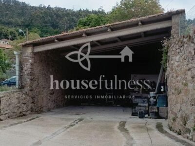 Vivienda unifamiliar con piscina en la playa de Doniños .