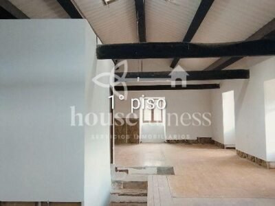 Vivienda unifamiliar con piscina en la playa de Doniños .