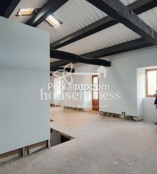 Vivienda unifamiliar con piscina en la playa de Doniños .