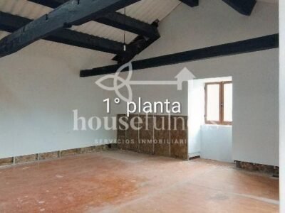 Vivienda unifamiliar con piscina en la playa de Doniños .