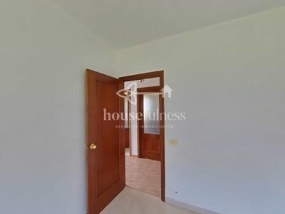 Casa luminosa y lista para entrar a vivir en entorno tranquilo