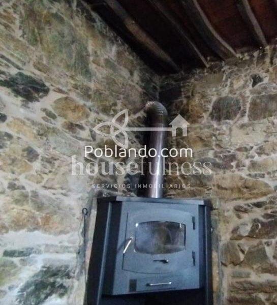 Refugio de piedra en plena naturaleza gallega. Privacidad, silencio y autenticidad.