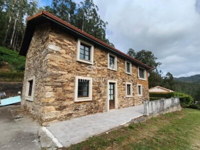 Casa de piedra rehabilitada en Cedeira