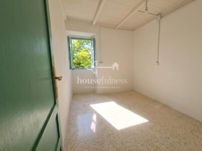 Casa de piedra parcialmente reformada en Moeche