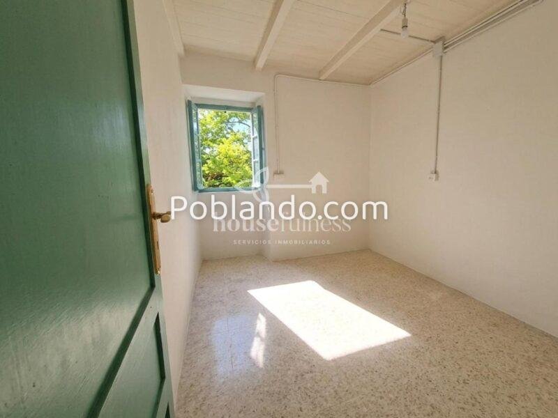 Casa de piedra parcialmente reformada en Moeche
