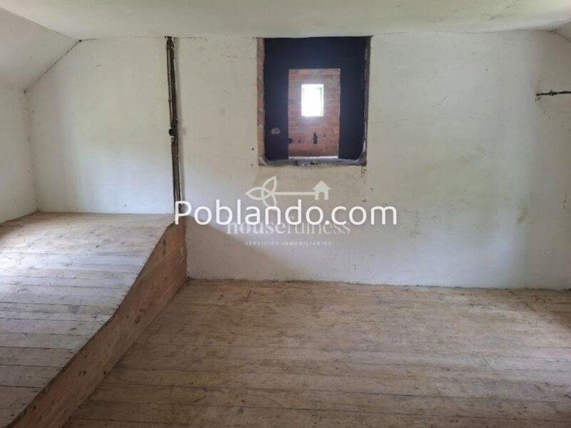 Casa de piedra parcialmente reformada en Moeche