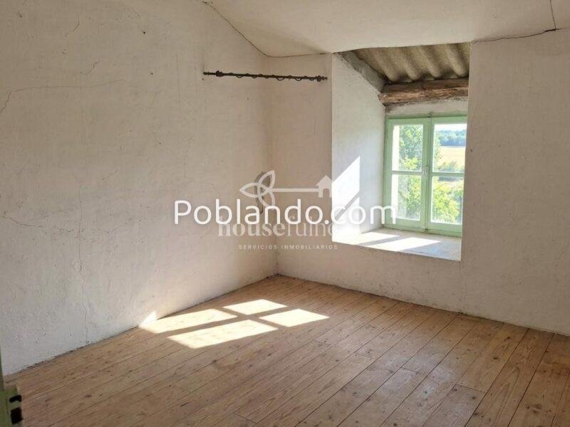 Casa de piedra parcialmente reformada en Moeche