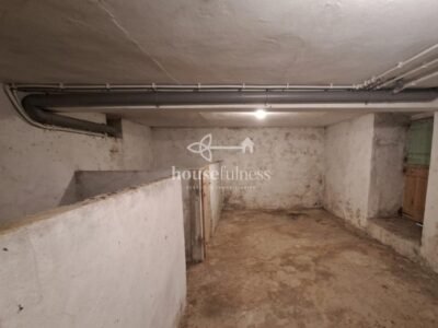 Casa de piedra parcialmente reformada en Moeche
