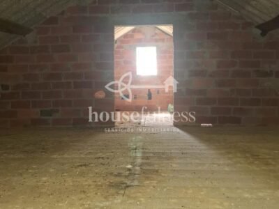 Casa de piedra parcialmente reformada en Moeche