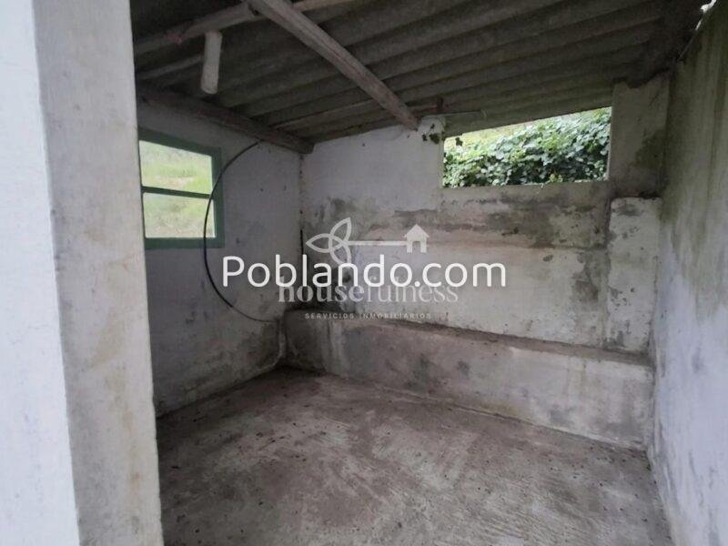 Casa de piedra parcialmente reformada en Moeche