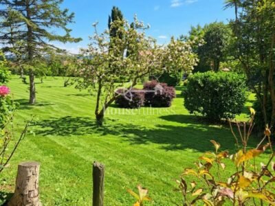 Dos viviendas independientes, amplitud y luz en una exclusiva finca de Narón