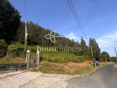 Parcela urbana de 1.713 m² en Pedroso (Narón) bien comunicada