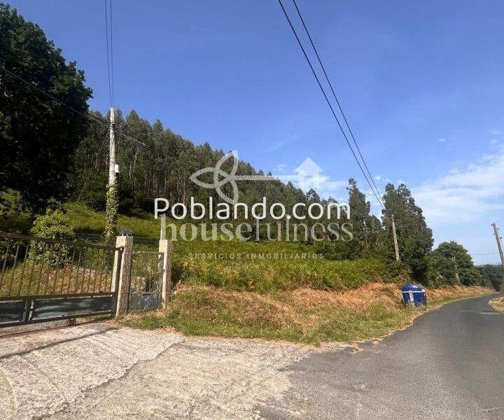 Parcela urbana de 1.713 m² en Pedroso (Narón) bien comunicada