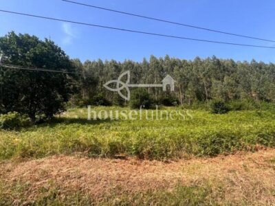 Parcela urbana de 1.713 m² en Pedroso (Narón) bien comunicada