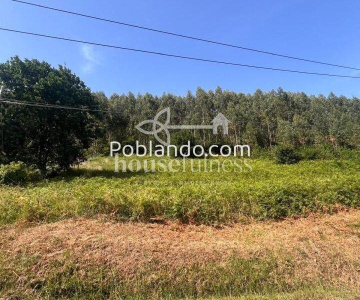 Parcela urbana de 1.713 m² en Pedroso (Narón) bien comunicada