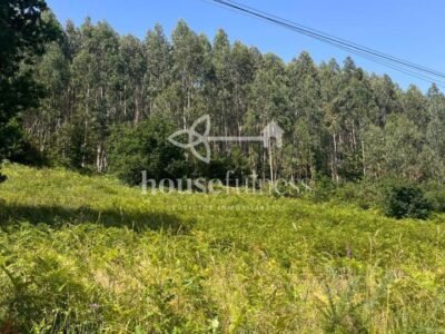 Parcela urbana de 1.713 m² en Pedroso (Narón) bien comunicada