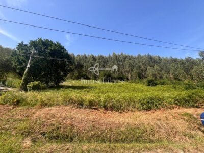 Parcela urbana de 1.713 m² en Pedroso (Narón) bien comunicada