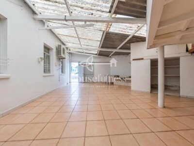 Amplia casa de 3 plantas con finca en La Faísca