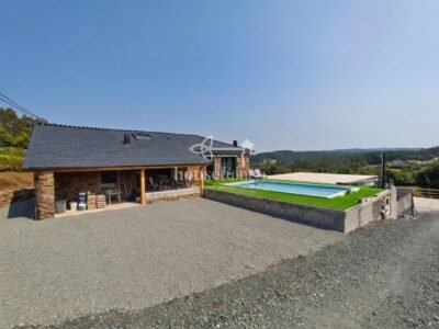 Exclusiva propiedad con finca de 5.840 m², dos viviendas y excelentes vistas en Cerdido (A Coruña)