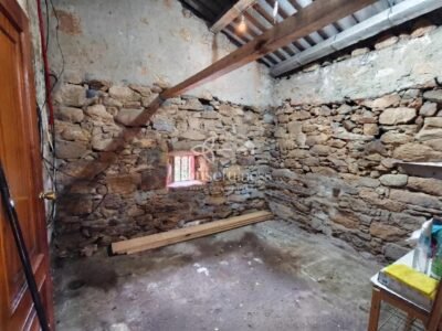 Casa de piedra con vistas al mar y finca de 509 m² en Esmelle, Ferrol